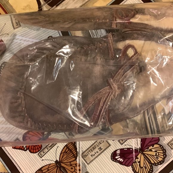 Ugg Australia  Ansley Women's Slippers US 6 Dolphin Sheepskin Moccasin. Used. - Picture 12 of 12